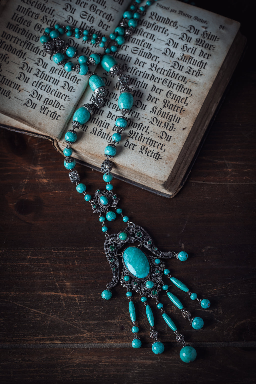 Late 1910s/Early 1920s Neiger Brothers Peking Glass Necklace – The